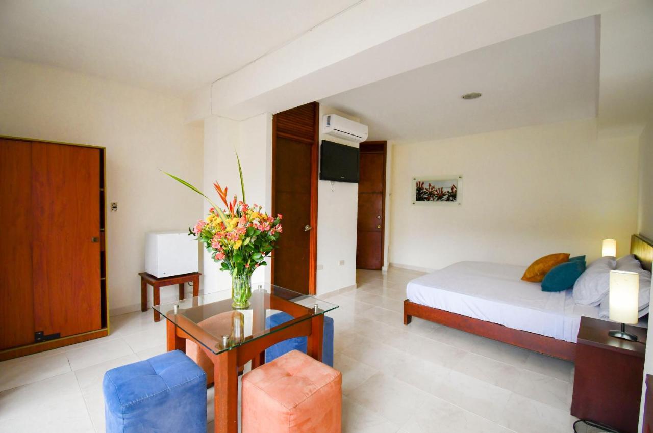 Hotel Monarca Armenia Екстериор снимка