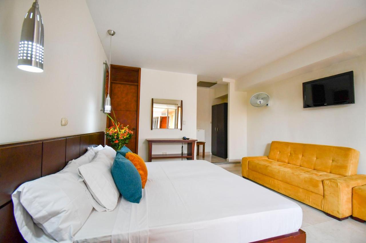 Hotel Monarca Armenia Екстериор снимка