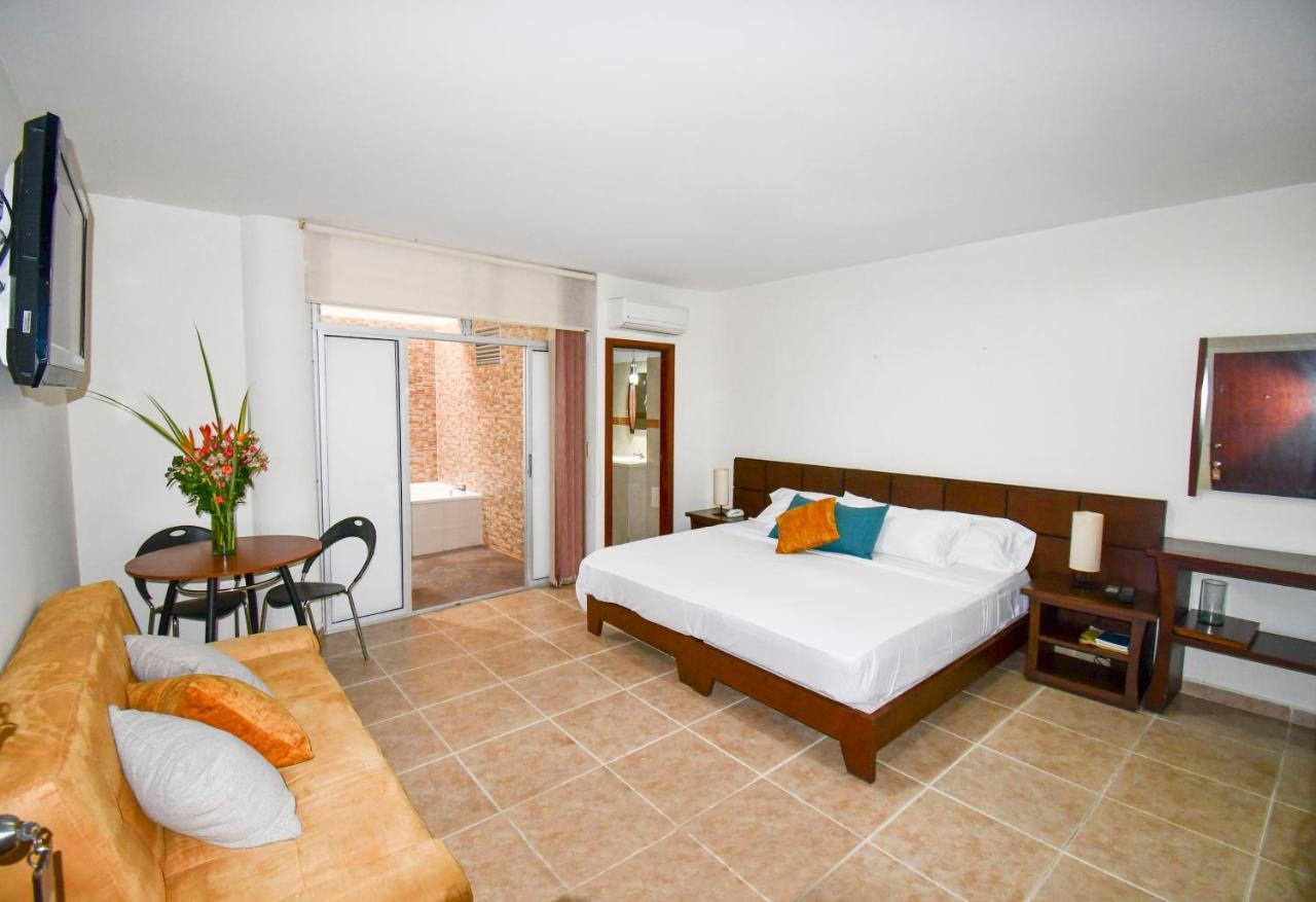 Hotel Monarca Armenia Екстериор снимка