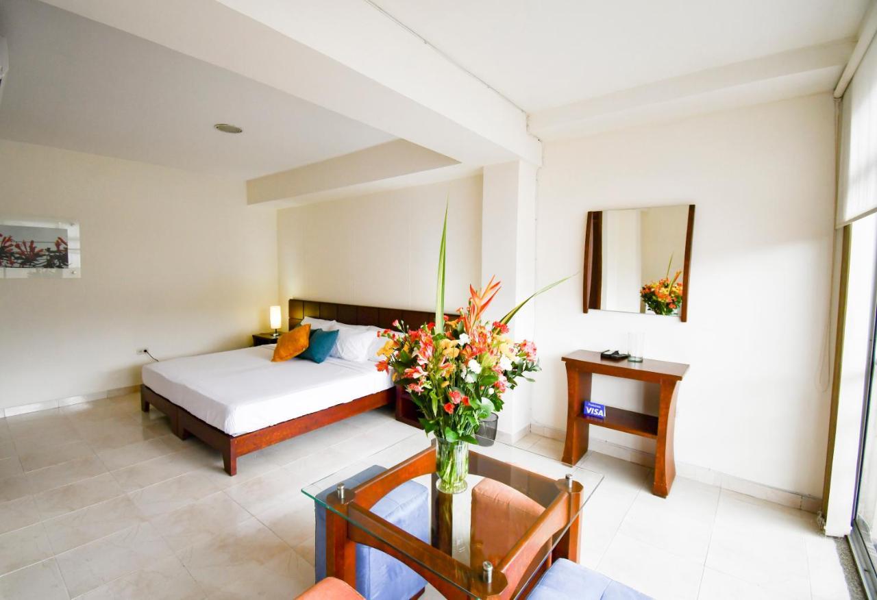 Hotel Monarca Armenia Екстериор снимка