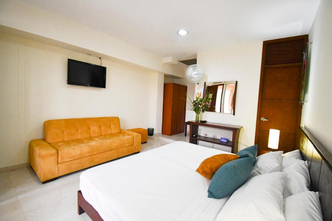 Hotel Monarca Armenia Екстериор снимка