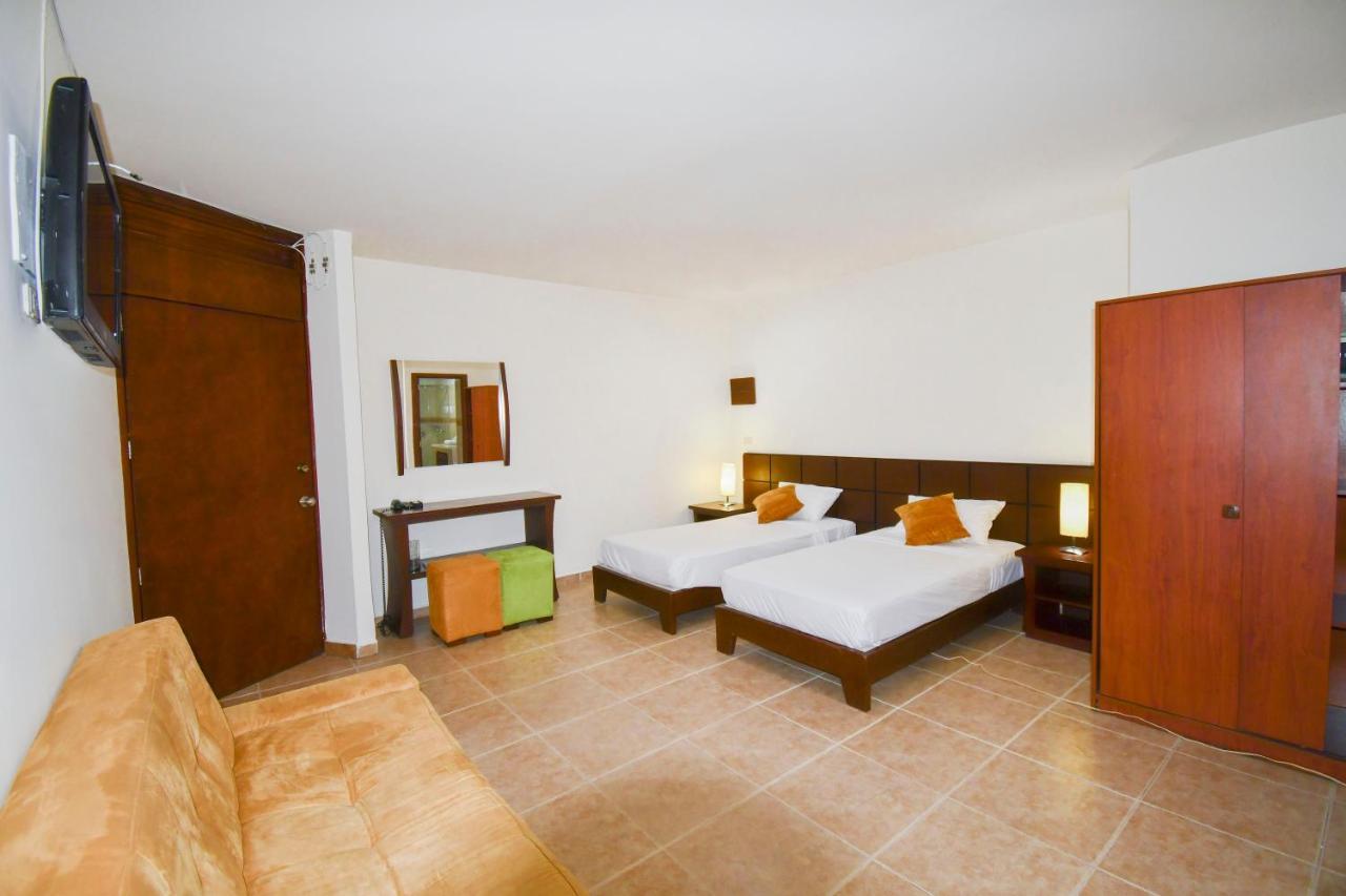 Hotel Monarca Armenia Екстериор снимка