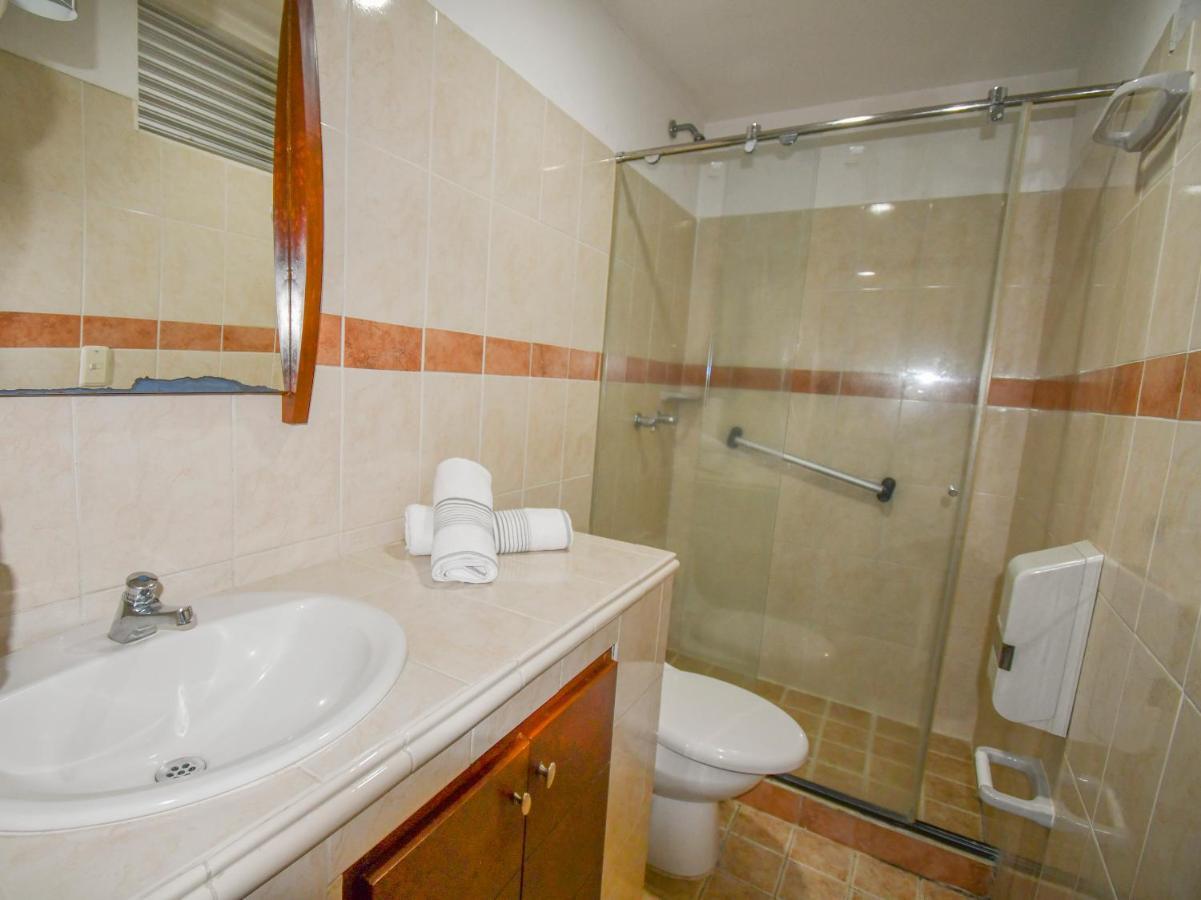 Hotel Monarca Armenia Екстериор снимка