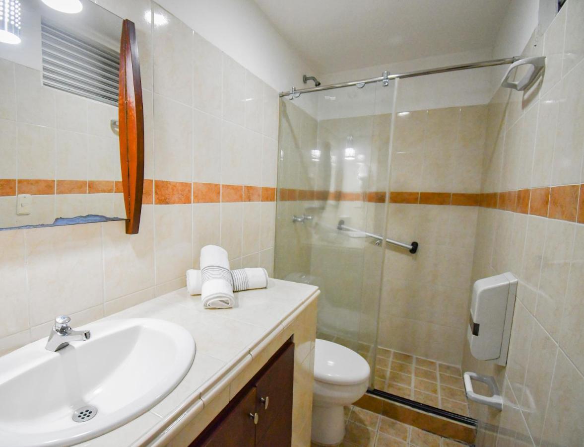 Hotel Monarca Armenia Екстериор снимка