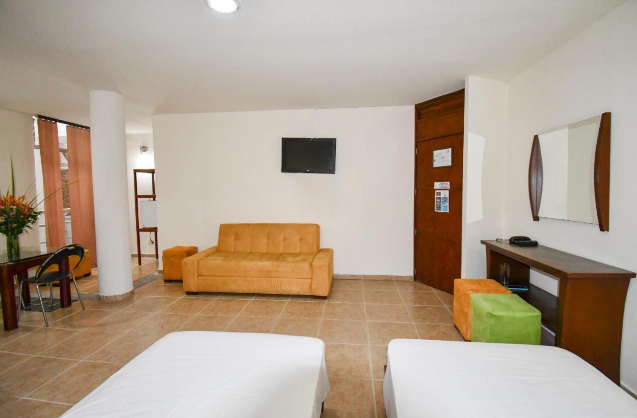 Hotel Monarca Armenia Екстериор снимка