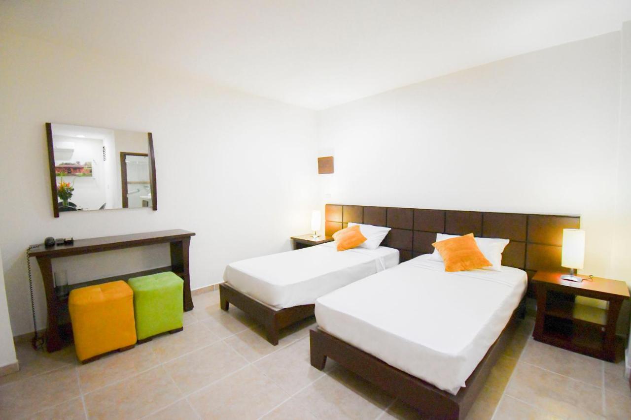 Hotel Monarca Armenia Екстериор снимка