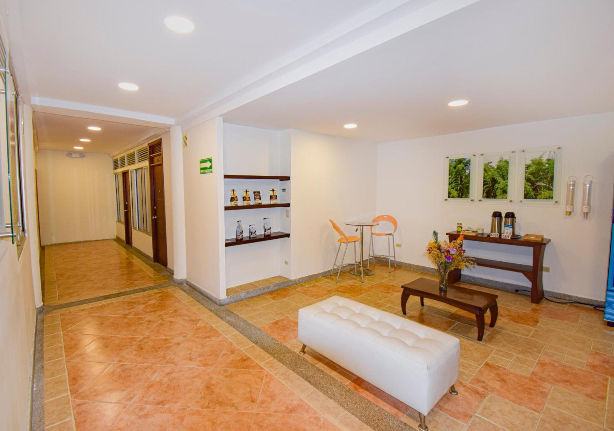 Hotel Monarca Armenia Екстериор снимка